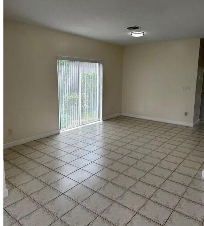 Building Photo - 10535 NW 57th St