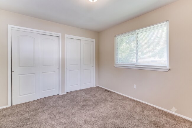 Building Photo - 3 Bedroom, 2 Bathroom!