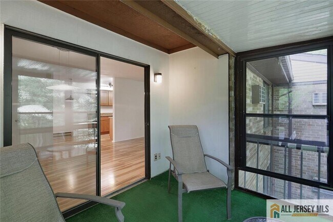 Building Photo - 174 Amberly Dr