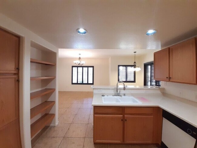 Building Photo - 2 BED/ 2 BATH CONDO LOCATED IN THE SOUTHWEST!