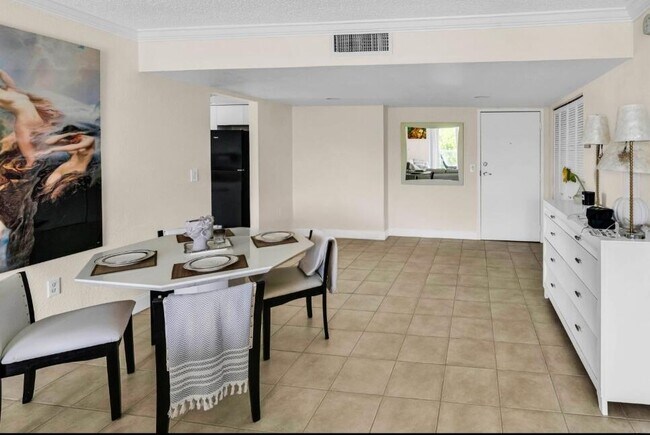 Building Photo - 2560 S Ocean Blvd