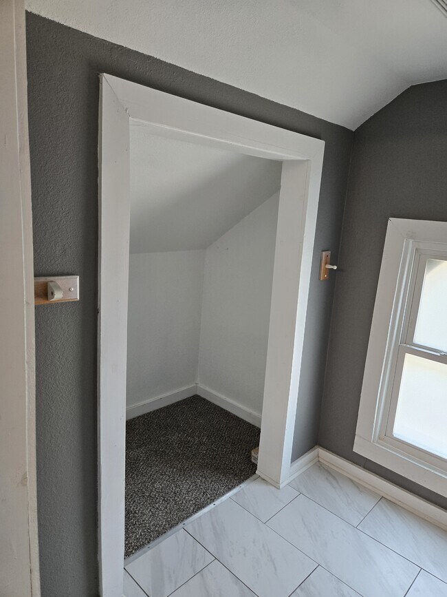 Building Photo - 5622 Wayne Ave