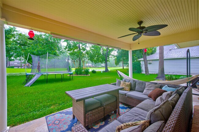 Building Photo - 746 Stone Mountain Dr