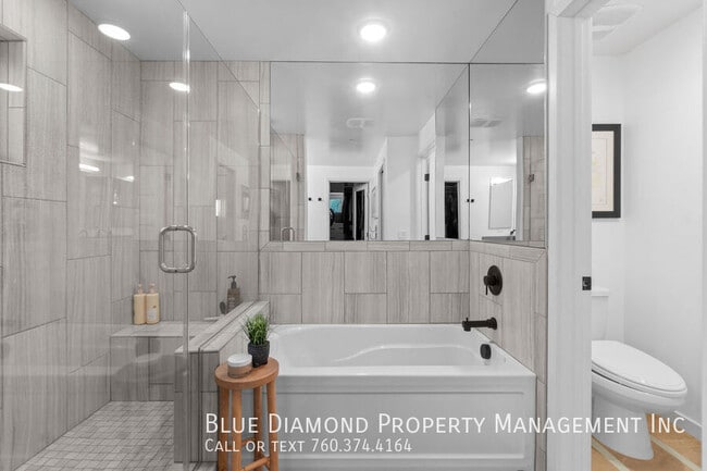 Building Photo - 3301 Lincoln-