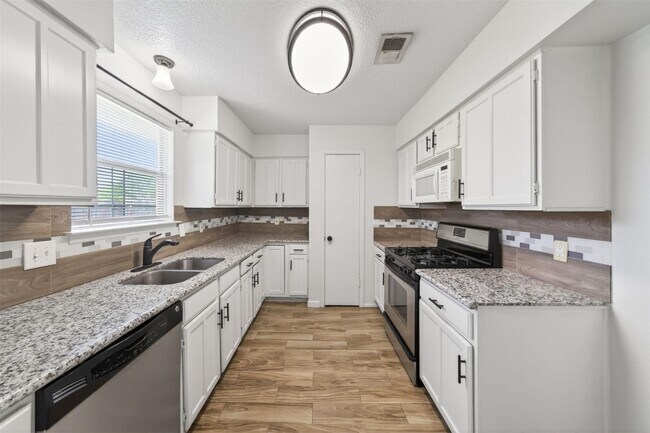 Building Photo - 17002 Dew Drop Ln