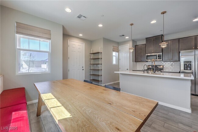Building Photo - 904 Cottonwood Hl Pl