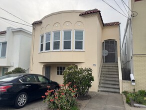 Building Photo - Charming Parkside Upper Flat w/ Garage Parking - $4,250/Mo