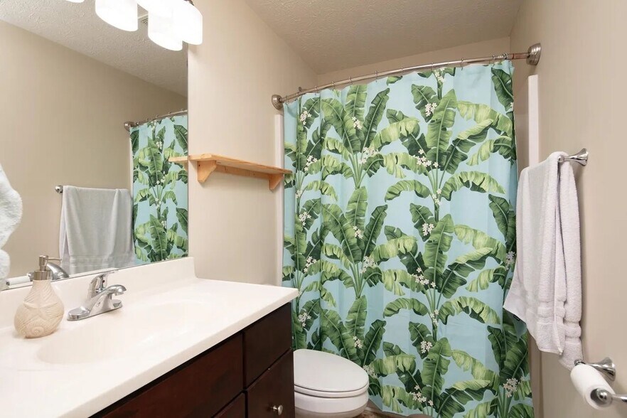 Building Photo - 138 Nathan Hale Dr