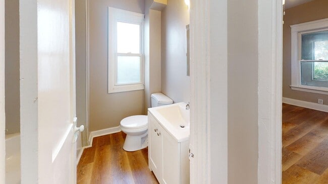 Building Photo - 2818 E 119th St