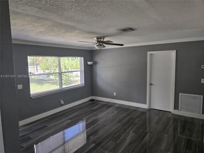 Building Photo - 2190 NE 1st Ln