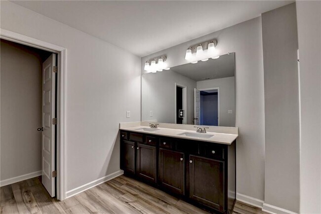 Building Photo - 3230 Westgate Park Dr