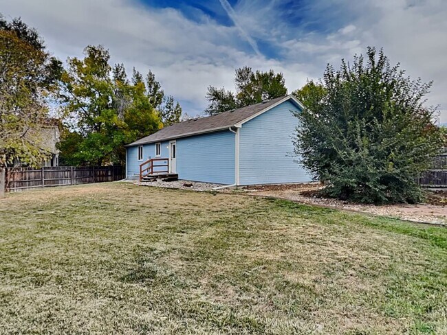 Building Photo - 957 W Briarwood Ave