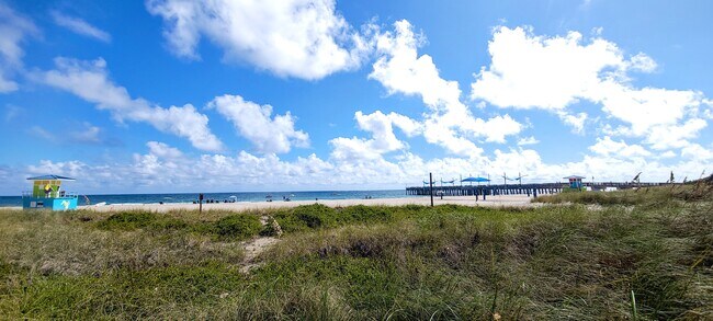 Building Photo - 400 Sunset Dr