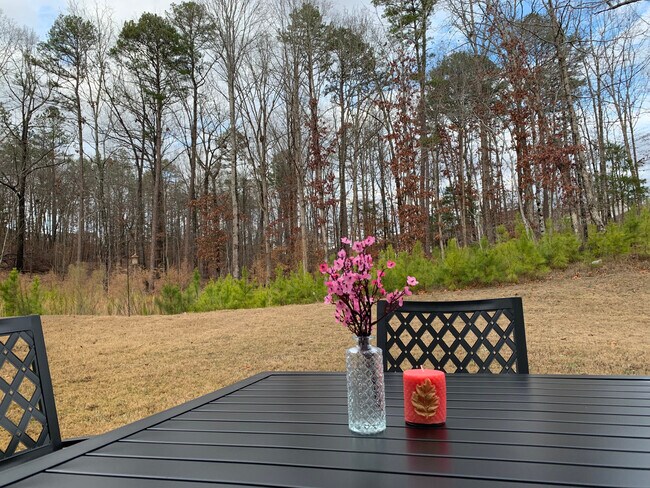 Building Photo - 425 Live Oak Dr