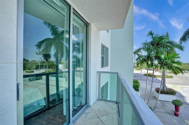 Building Photo - 2681 N Flamingo Rd