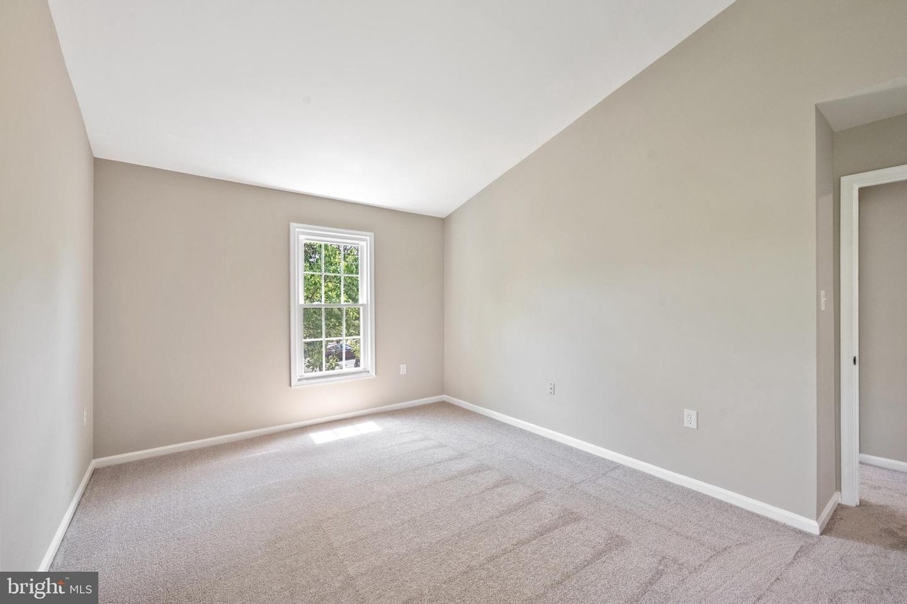 Building Photo - 7422 Barbados Ln