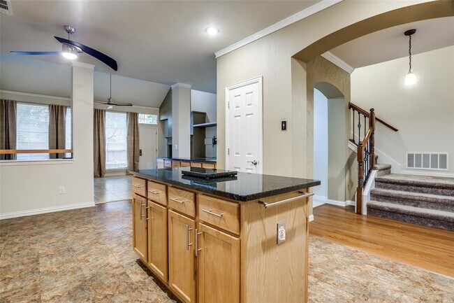 Building Photo - 2440 Harbour Dr