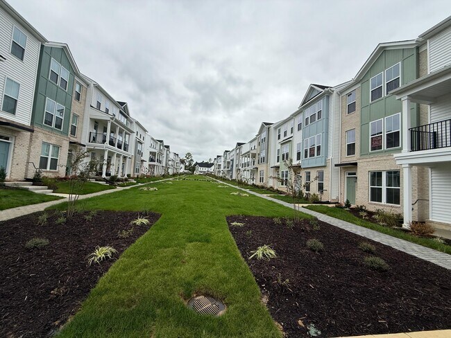 Building Photo - 15309 Sunray Aly