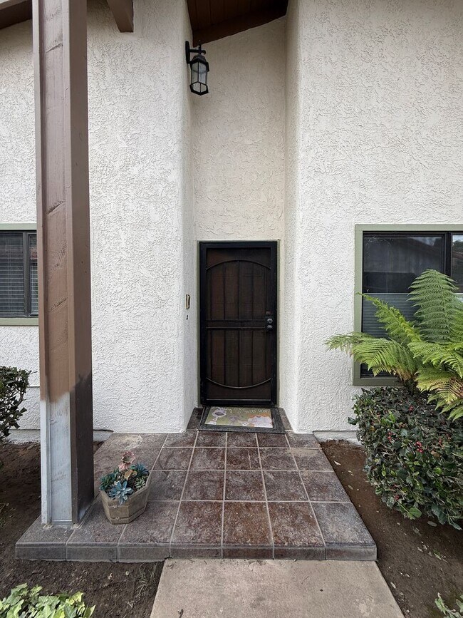 Building Photo - Beautiful Single Story Foxenwood Townhome in Orcutt with Easy Access to VSFB