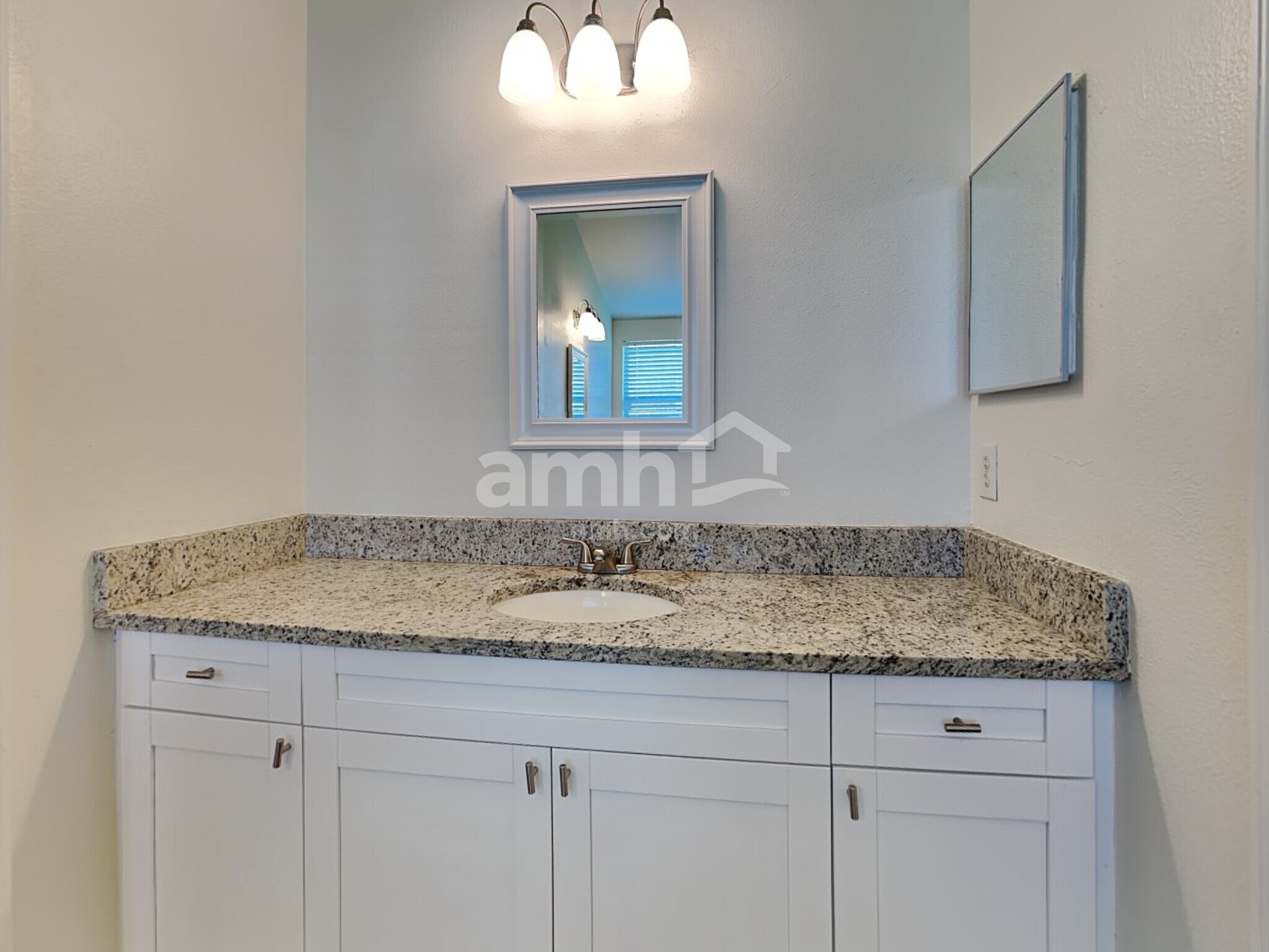 Building Photo - 23121 Emerson Way