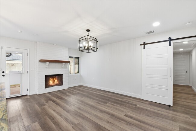 Building Photo - 2606 Parana Dr