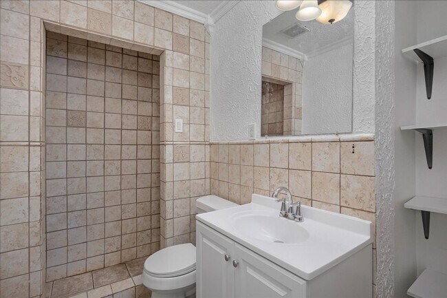 Building Photo - Beautiful large home for Rent