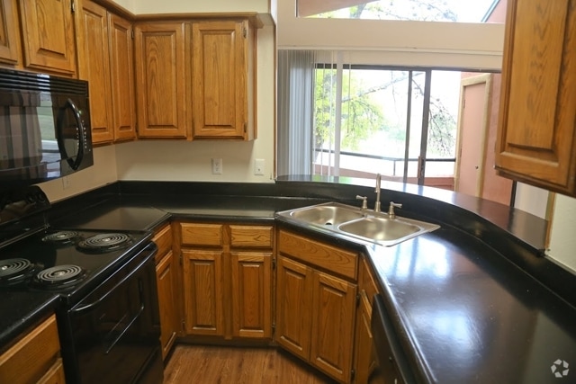 B1 Kitchen - 4000 HORIZON HILL APARTMENTS