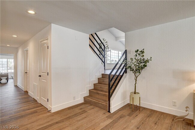 Building Photo - 2685 S Tenaya Way