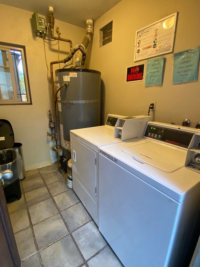 Building Photo - 2 bed 2 bath downstairs unit