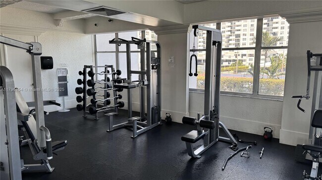 Building Photo - 18011 Biscayne Blvd
