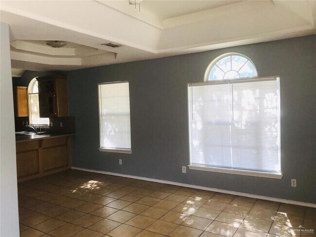Building Photo - 423 La Mancha Dr