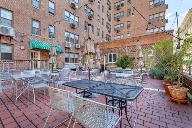 Building Photo - 112 W University Pkwy