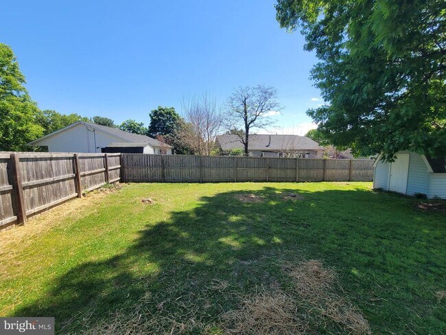 Building Photo - 111 Windcrest Cir