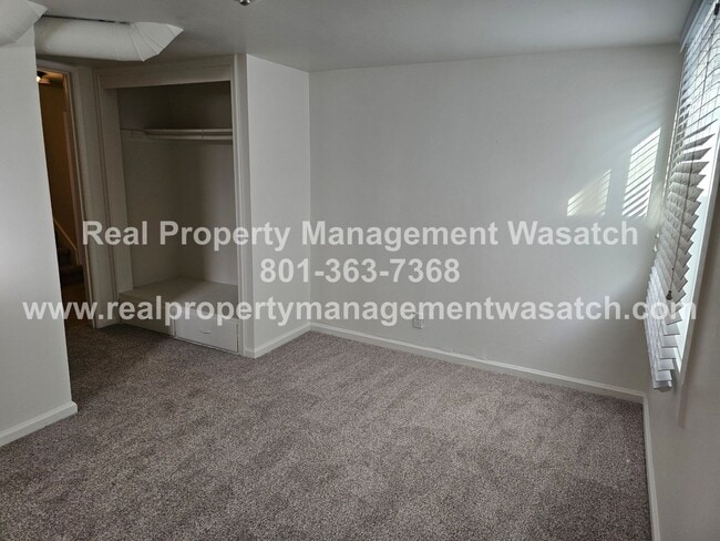 Building Photo - Check Out This 4 Bedroom 2 Bathroom Home in Salt Lake City!