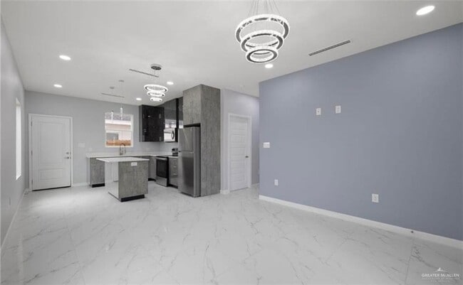 Building Photo - 18 South Dr