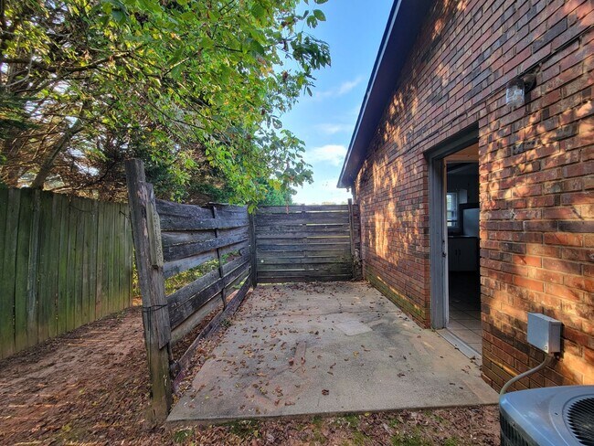 Building Photo - 2 bed 1 bath in Bogart!