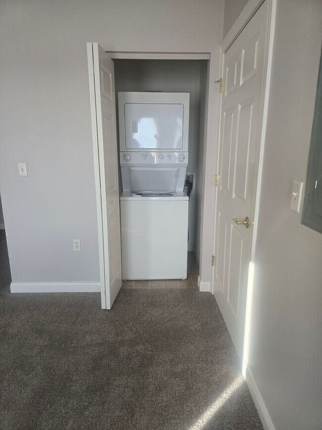 Building Photo - 1923 63rd St