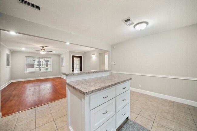 Building Photo - 5205 Verdome Ln