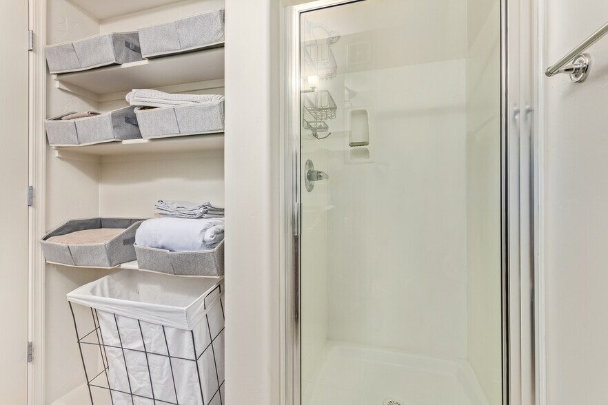 Building Photo - 5450 E Deer Valley Dr