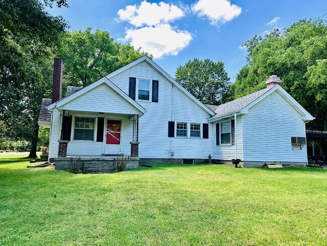 Building Photo - Wonderful 3BR/2.5BA in Hendersonville!