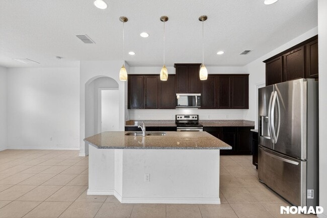 Building Photo - Spacious 4BR House in Orlando