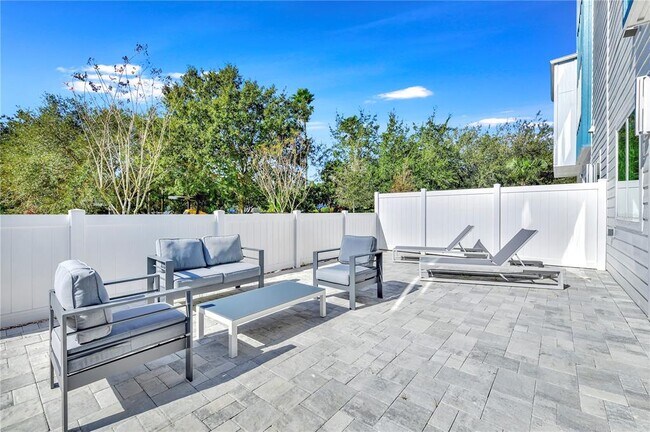 Building Photo - 7770 Sandy Ridge Dr