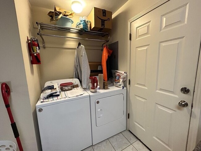 Building Photo - 204 Calhoun St