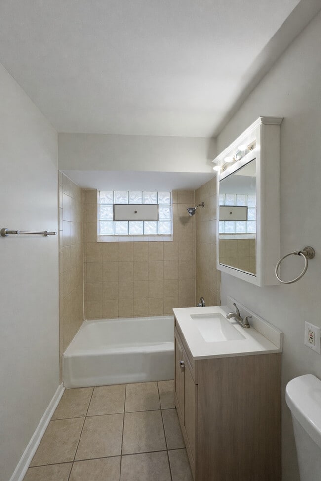 Building Photo - 7915 S 84th Ave