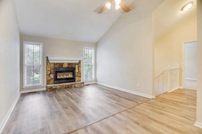 Building Photo - 2643 Laurel View Dr
