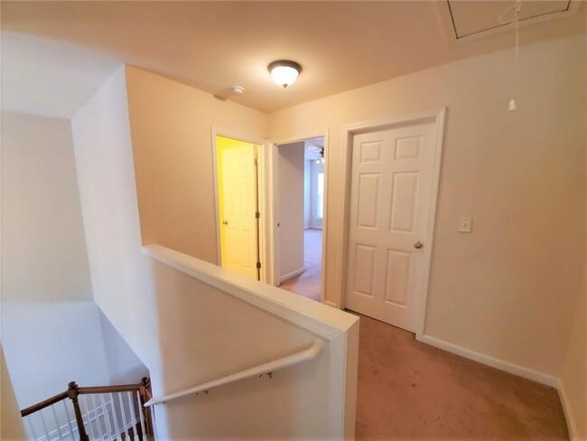 Building Photo - 2087 Deptford Dr