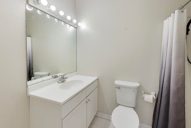 Building Photo - 1481 W Irving Park Rd