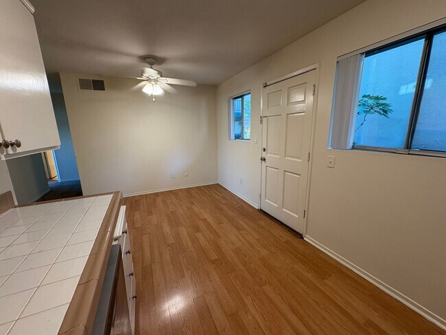 Building Photo - ***Move-in special 1/2 off 1st months rent...