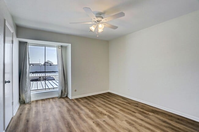 Building Photo - 700 Thicket Ln