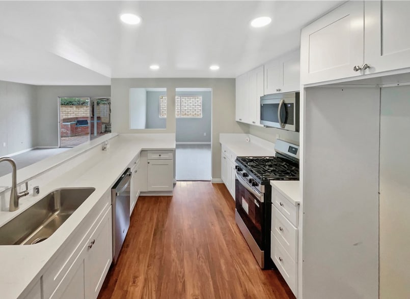 Building Photo - 5540 Royal Hill Dr